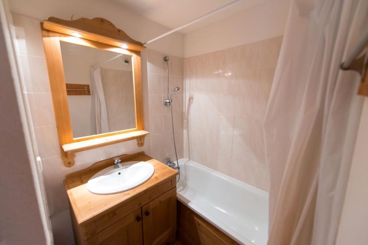 Les Petits Eterlous: Cozy Alpine Apartment with Private Parking Puy-Saint-Vincent Exterior photo